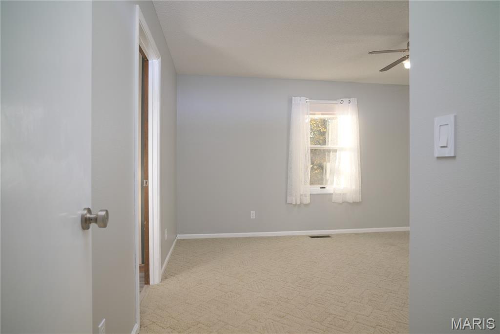 210 Lands End Road Hillsboro, IL 62049 - Photo 9 of 47