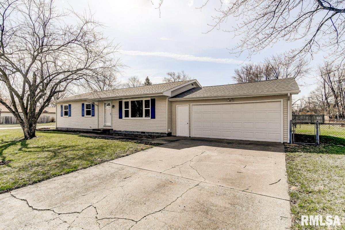 2904 Lyn Street Springfield, IL 62702 - Photo 1 of 24