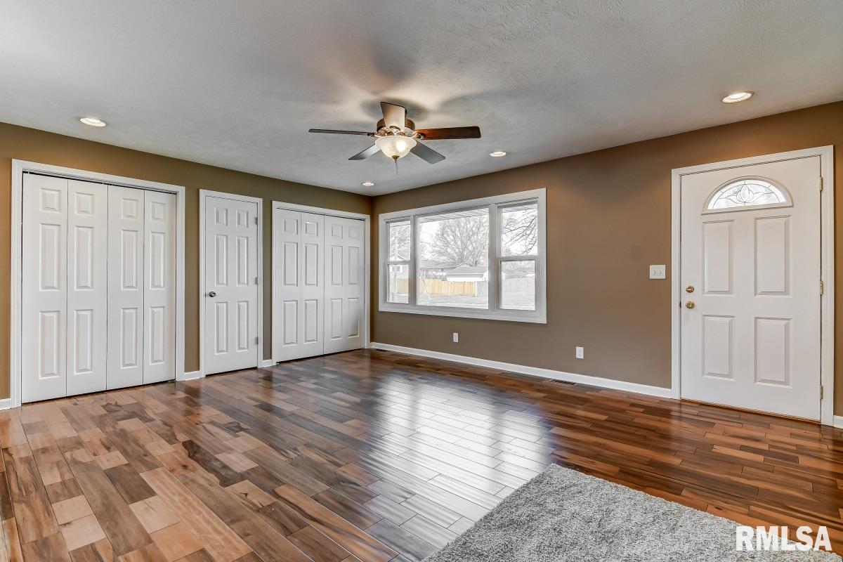 2904 Lyn Street Springfield, IL 62702 - Photo 2 of 24