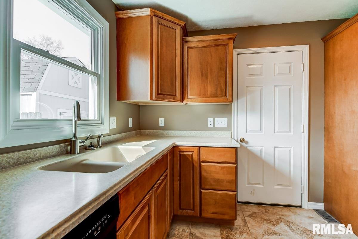 2904 Lyn Street Springfield, IL 62702 - Photo 10 of 24