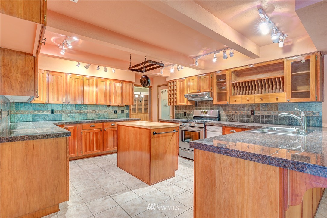 801 Melton Road Castle Rock, WA 98611 - Photo 5 of 25 Gallery Image 5