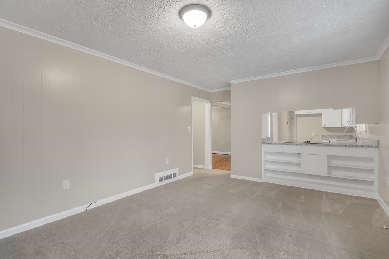 411 Holly Springs Road Lyman, SC 29365 - Photo 5 of 36