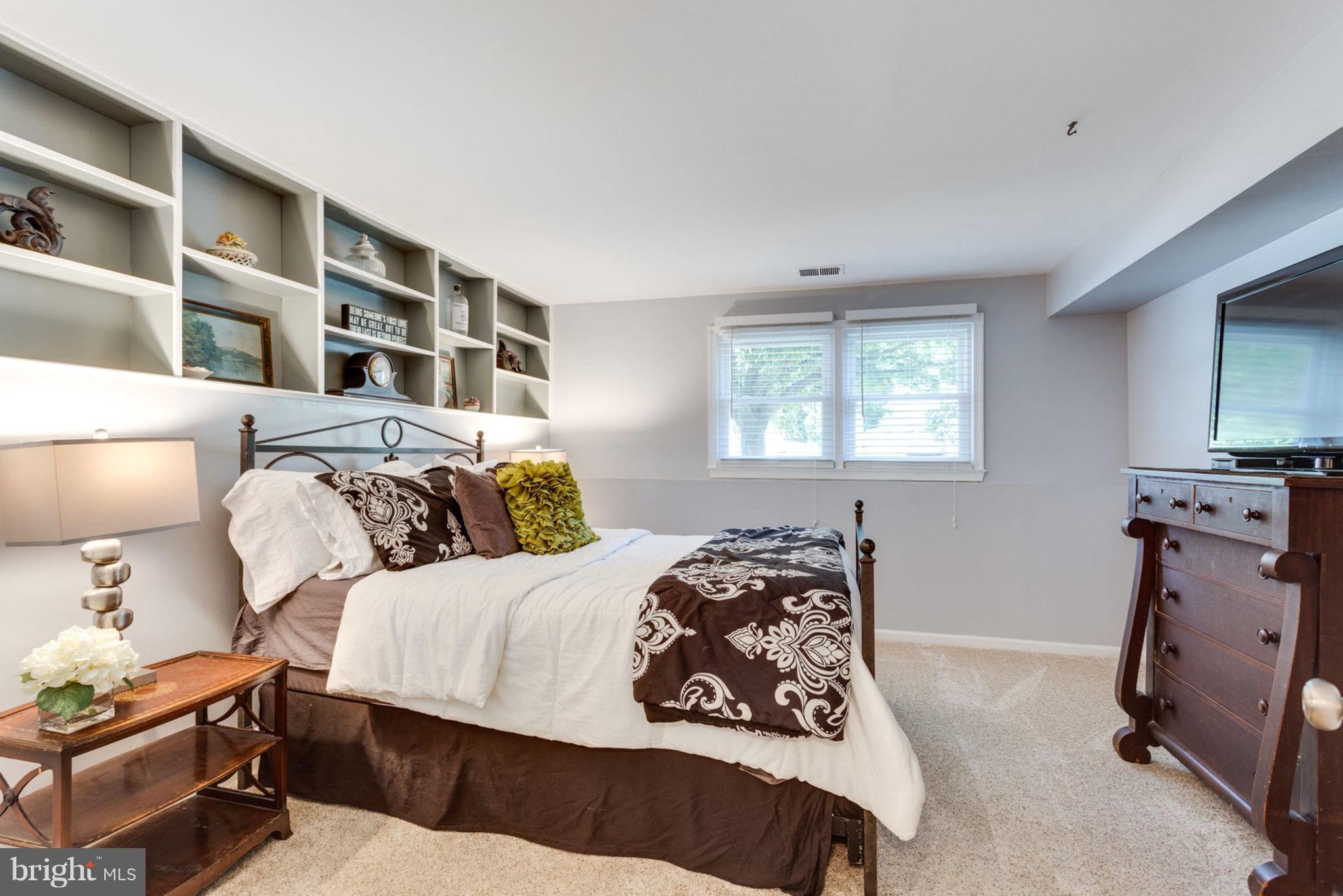 9147 Rockefeller Lane Springfield, VA 22153 - Photo 25 of 30 a bedroom with a bed and a window