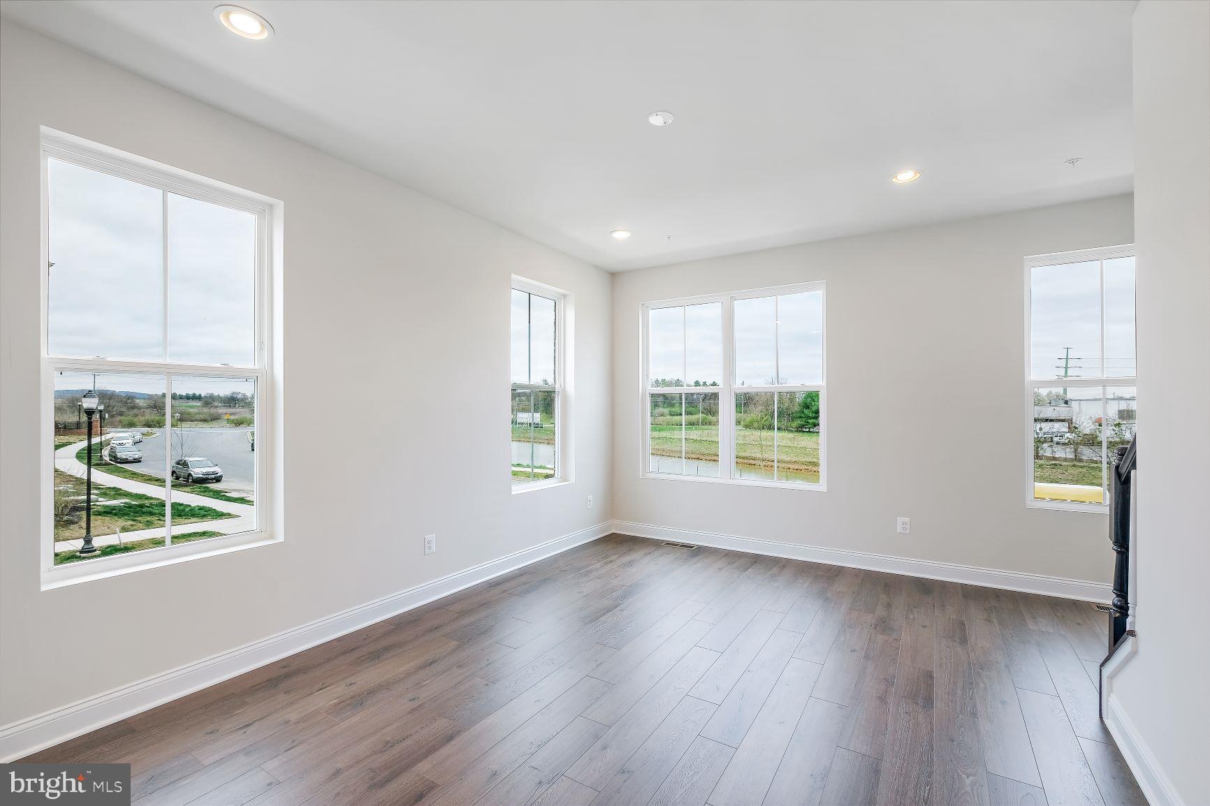 978 Holden Road Frederick, MD 21701 - Photo 3 of 31
