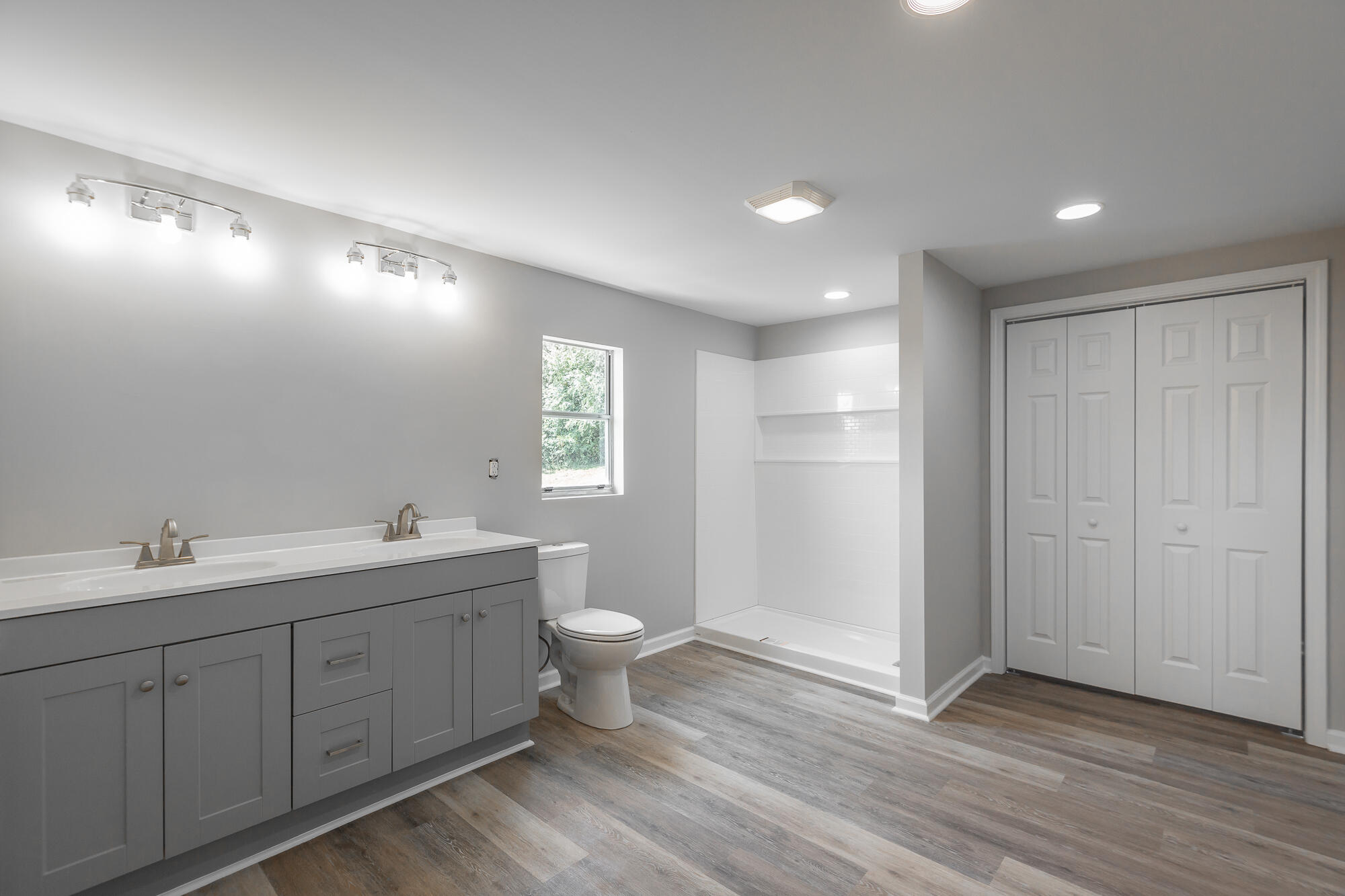 3546 Blue Springs Road Cleveland, TN 37311 - Photo 12 of 21 Check Out This HUGE Primary Bath!
