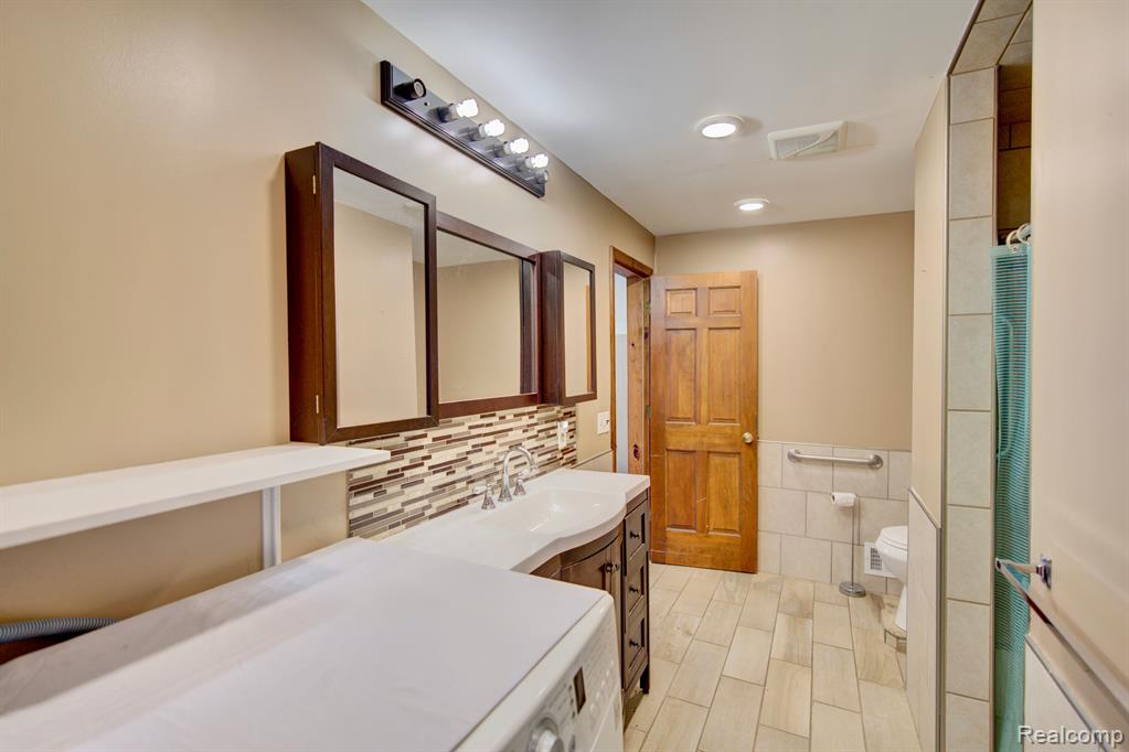 5396 East Atherton Road Burton, MI 48519 - Photo 24 of 59