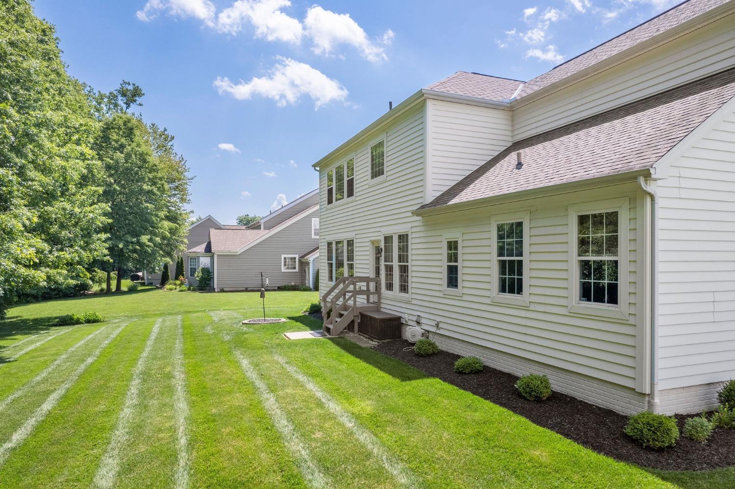 692 Hyacinth Road Cincinnati, OH 45245 - Photo 4 of 41