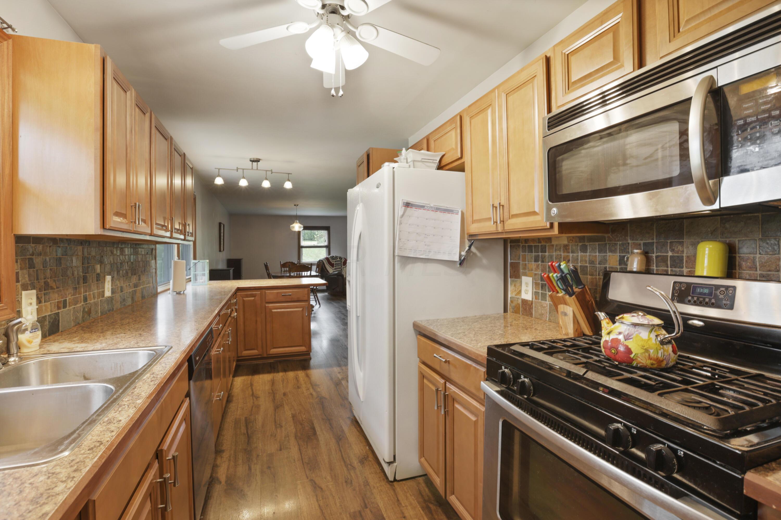 2146 Ginder Road Northwest Lancaster, OH 43130 - Photo 11 of 35 65D36FE2-3DF9-4267-8AC2-845550B2030E