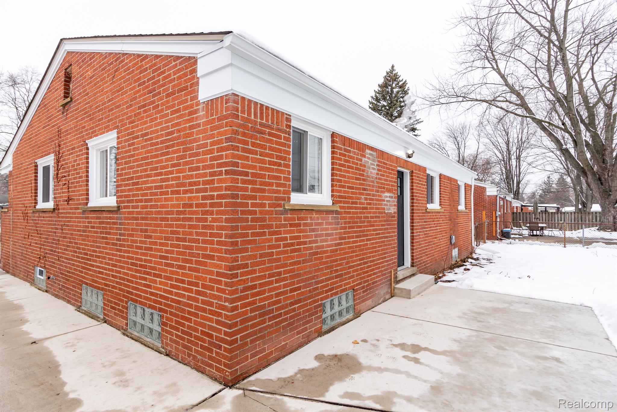 9846 Merriman Road Livonia, MI 48150 - Photo 24 of 27 Gallery Image 24