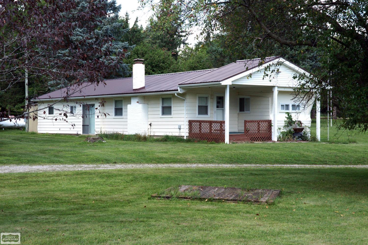 4540 Lee Hill Road Mayville, MI 48744 - Photo 2 of 12