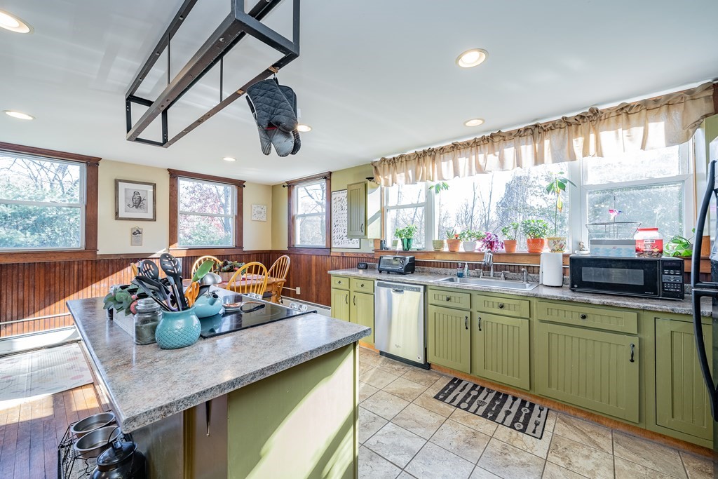 1166 Huntington Road Russell, MA 01071 - Photo 4 of 20