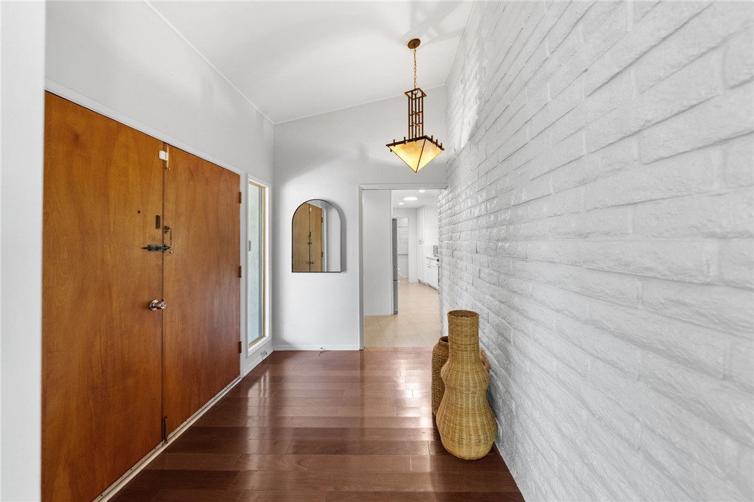1773 Ivy Road Oceanside, CA 92054 - Photo 14 of 53 Entry looking left