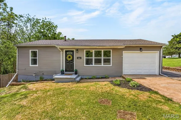 $159,900 | 306 Moulton Street, De Soto, MO 63020