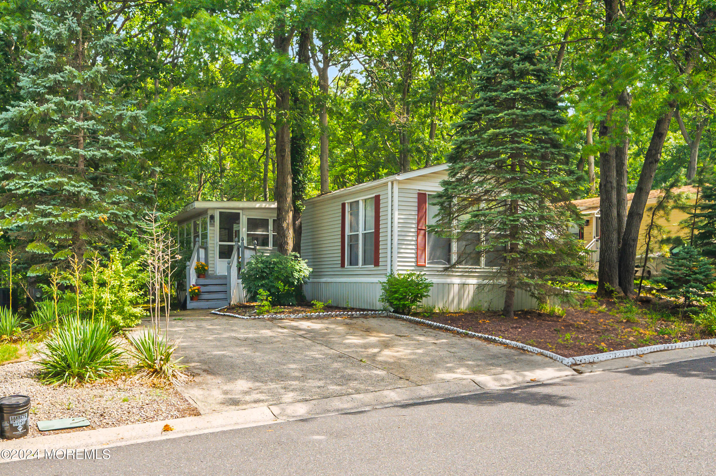 519 Roberts Road Toms River, NJ 08755 - Photo 1 of 25 Front 1-2