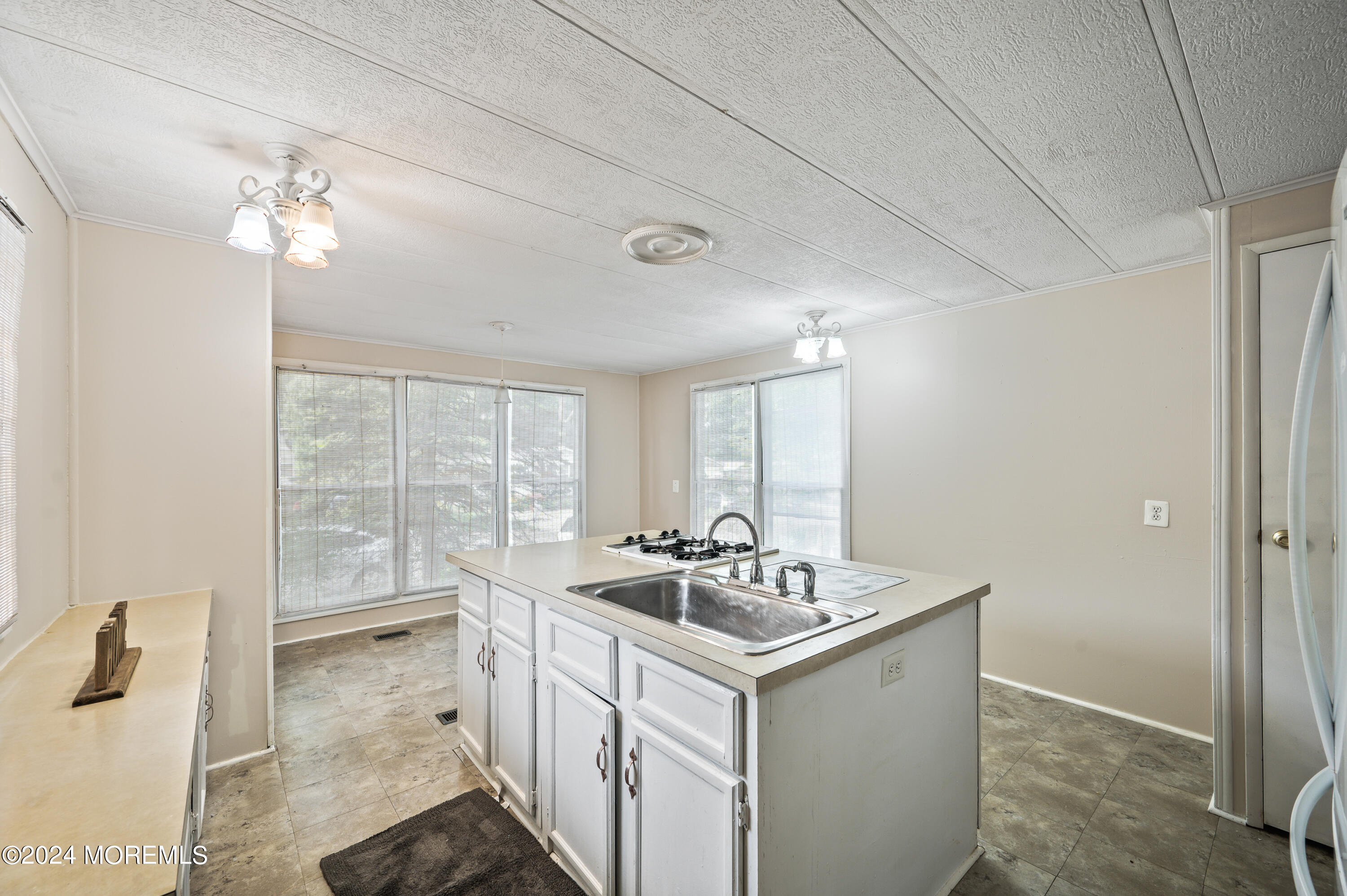 519 Roberts Road Toms River, NJ 08755 - Photo 13 of 25 Kitchen 6