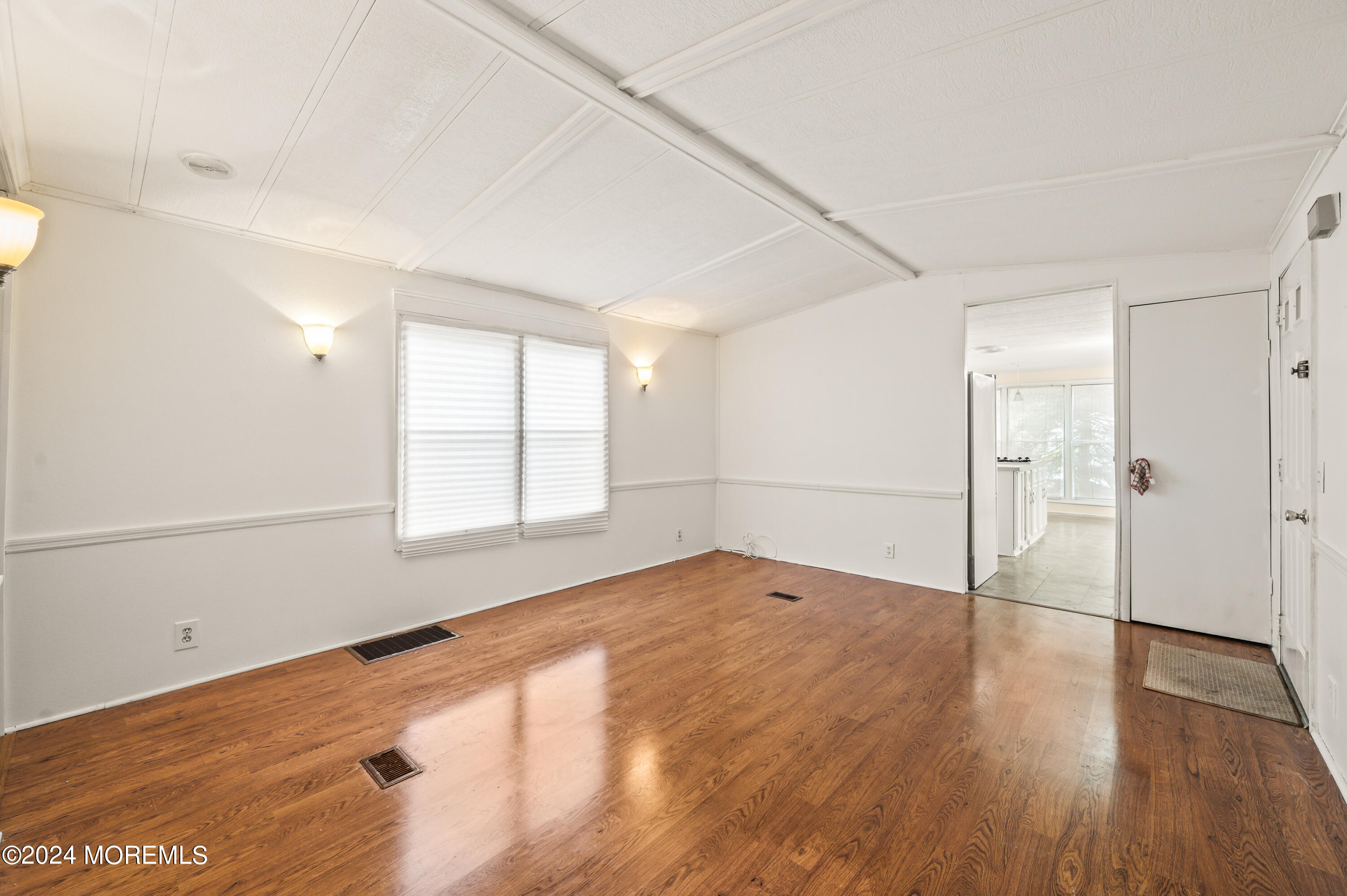 519 Roberts Road Toms River, NJ 08755 - Photo 10 of 25 Living 4