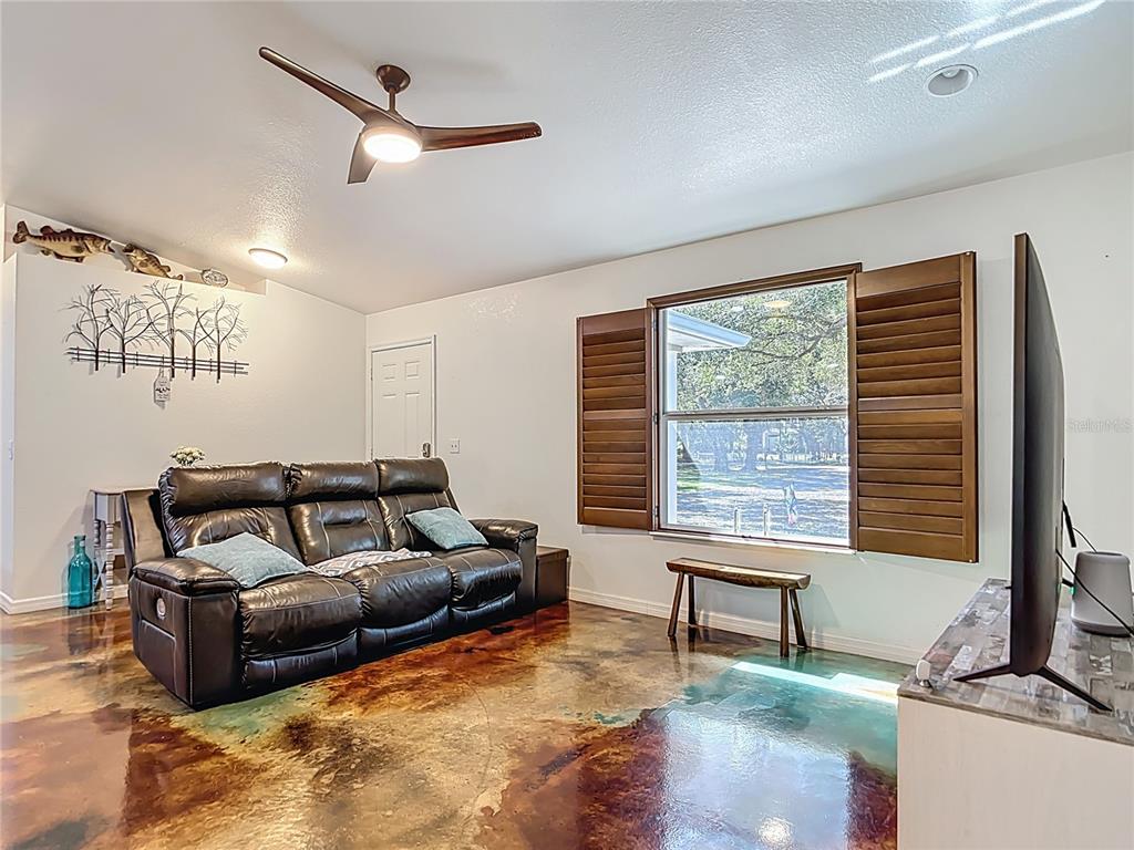 3114 Southeast Brown Road Arcadia, FL 34266 - Photo 11 of 61 a living room with furniture and a flat screen tv