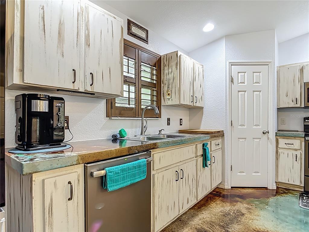 3114 Southeast Brown Road Arcadia, FL 34266 - Photo 17 of 61 a kitchen with stainless steel appliances granite countertop a sink stove and cabinets