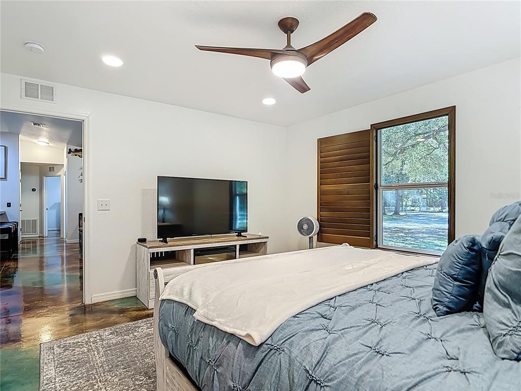 3114 Southeast Brown Road Arcadia, FL 34266 - Photo 27 of 61 a bedroom with a bed and a flat screen tv