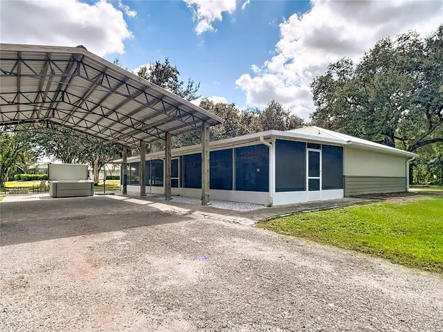 a view of a house with backyard and garden