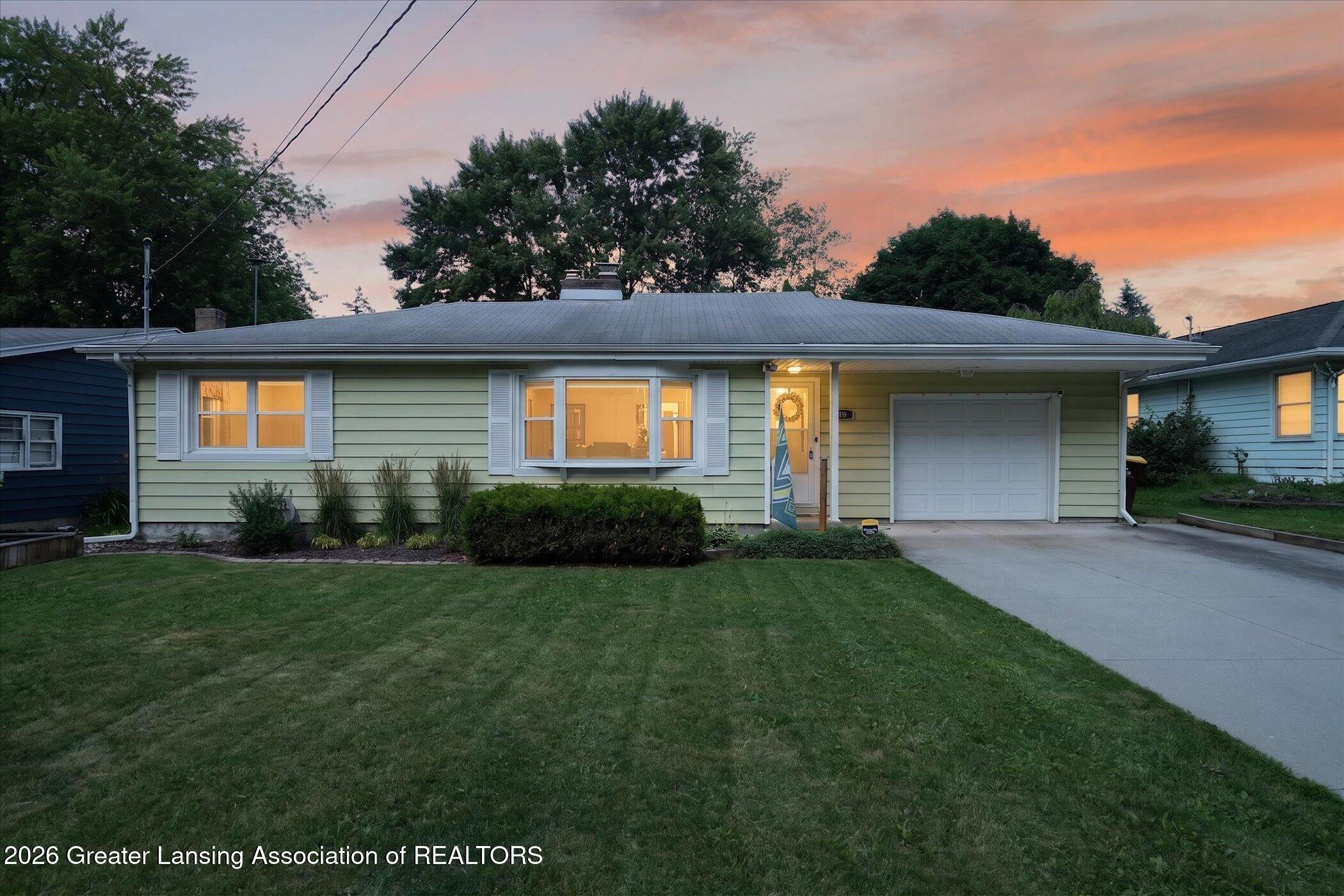 928 Robins Road Lansing, MI 48917 - Photo 2 of 51