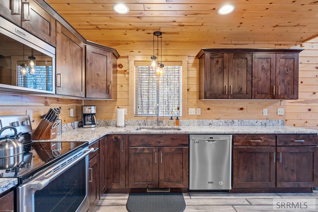 4060 Steelhead Road Island Park, ID 83429 - Photo 11 of 46