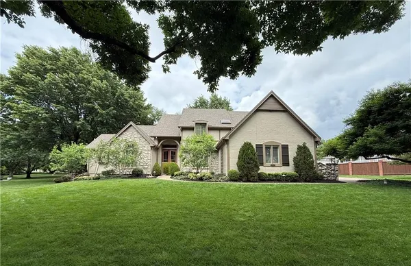 $925,000 | 3604 West 129th Street, Leawood, KS 66209
