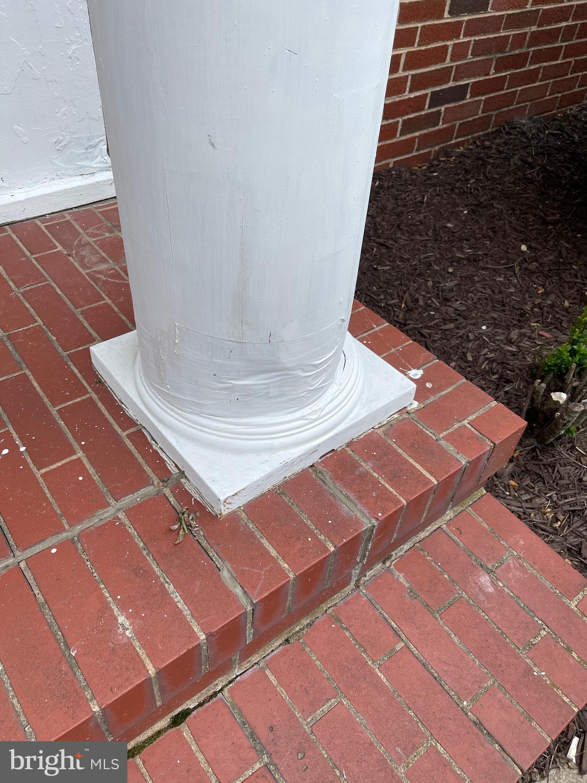 606 Winans Way Baltimore, MD 21229 - Photo 17 of 17 Column needs worl