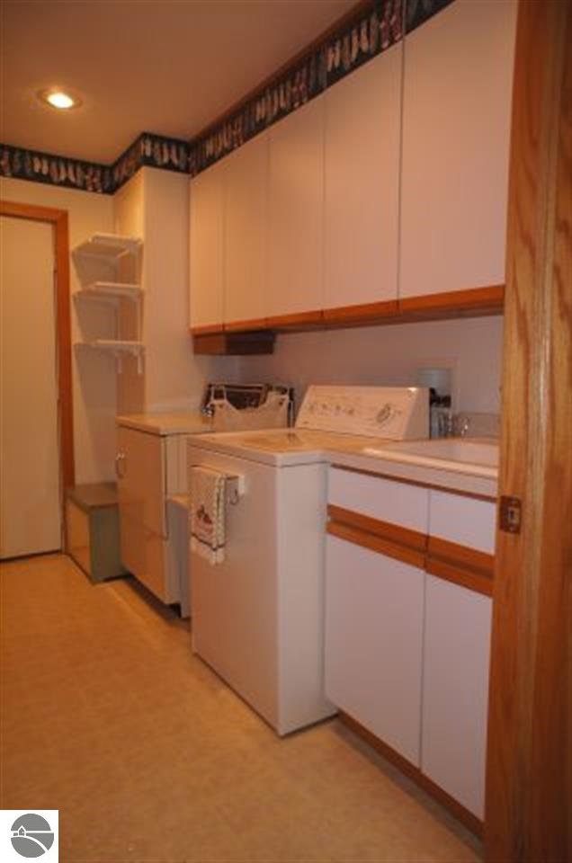 6552 Mission Ridge Traverse City, MI 49686 - Photo 9 of 25 1749881-8.JPG