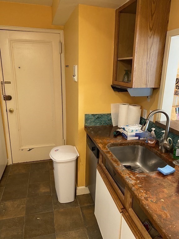 150 Beaconsfield Road, Unit T2 Brookline, MA 02445 - Photo 7 of 16