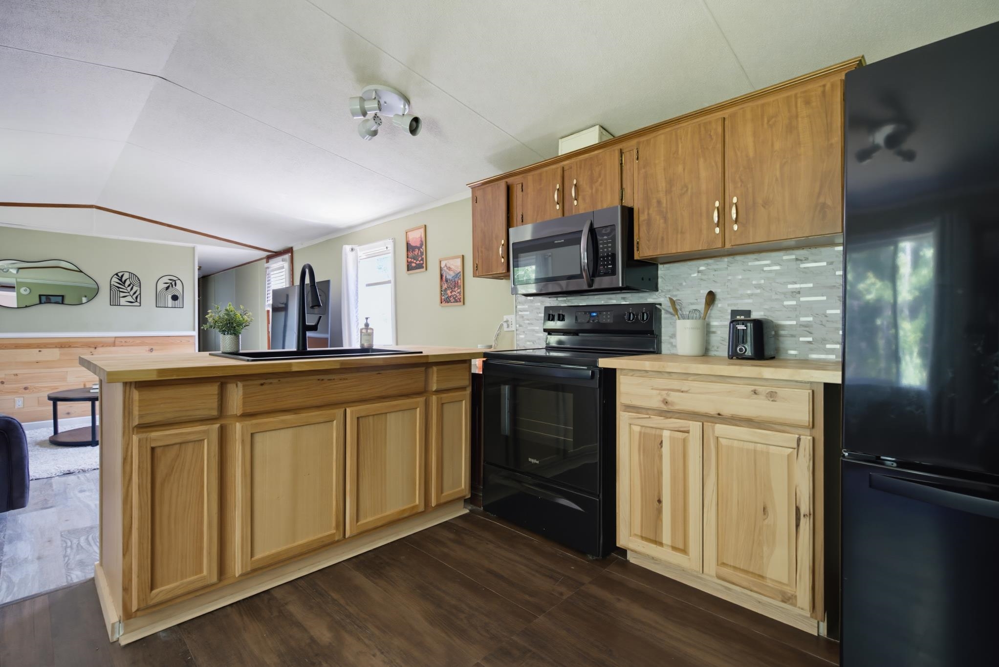 143 Salmon Falls Road Rochester, NH 03868 - Photo 11 of 32