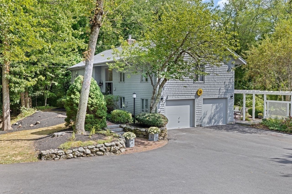 131 Cross Street Norwell, MA 02061 - Photo 36 of 41 a view of a house with a garden