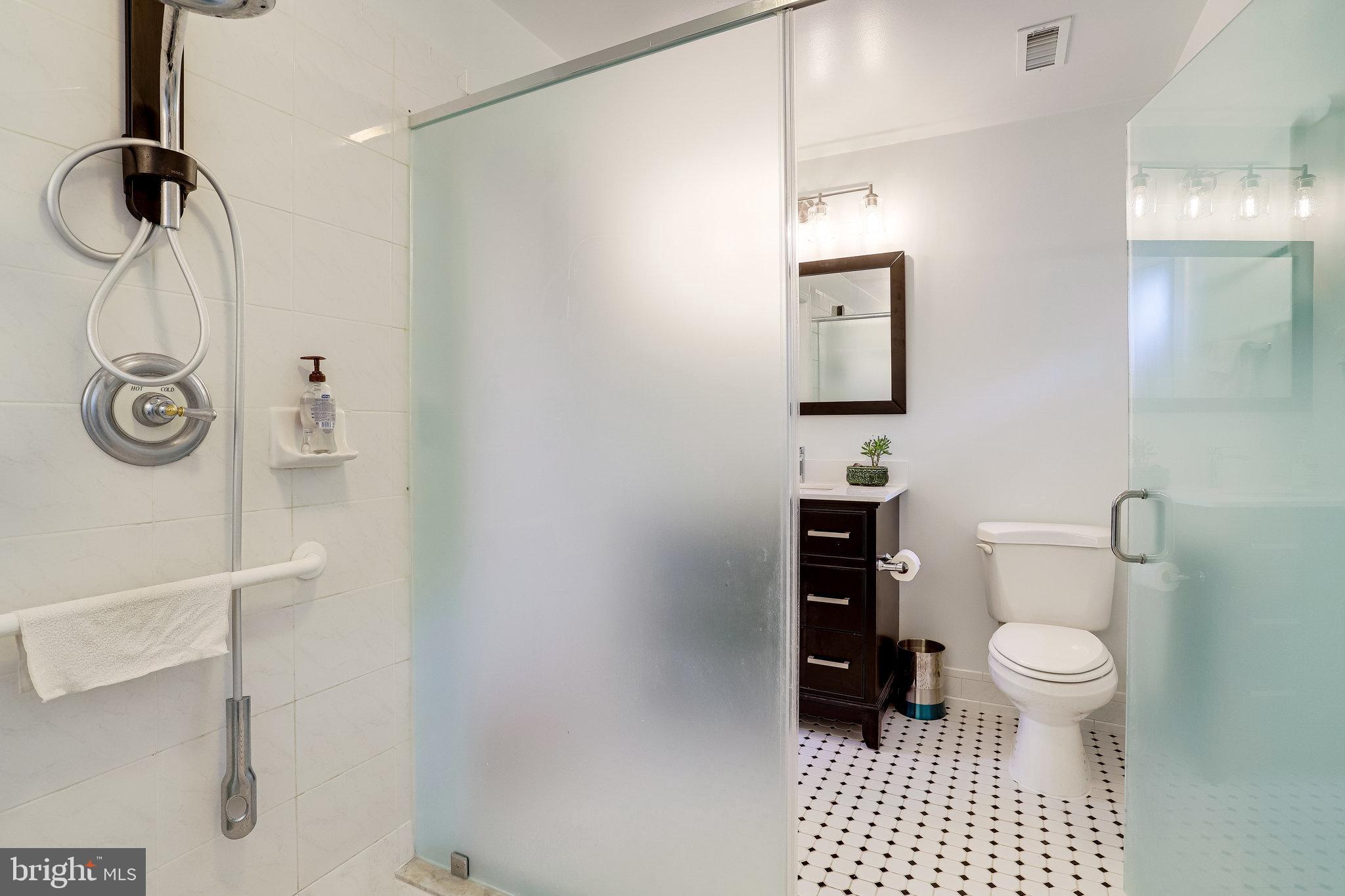 2411 North Glebe Road Arlington, VA 22207 - Photo 39 of 94 Gallery Image 39