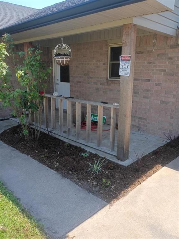634 East Eubank Street Mabank, TX 75147 - Photo 5 of 40 a front view of a house with plants