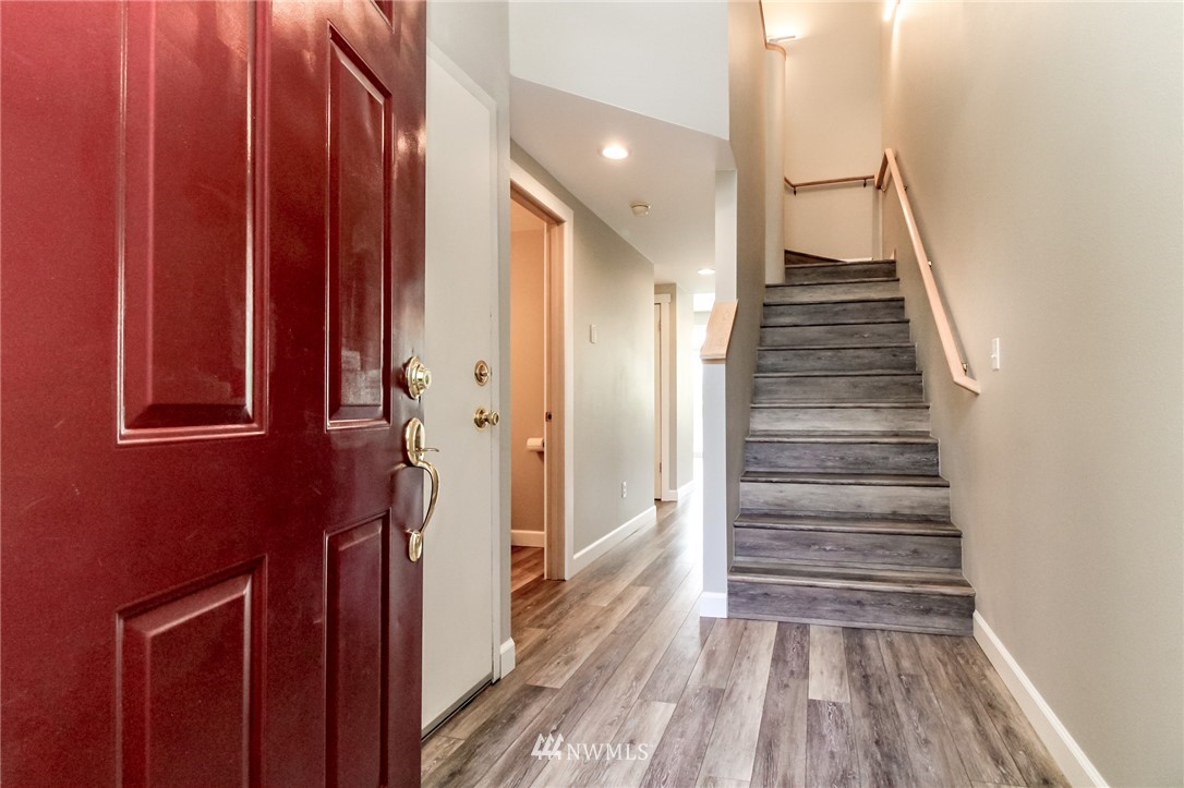 821 Sunset Boulevard Northeast, Unit C2 Renton, WA 98056 - Photo 4 of 26 Gallery Image 4