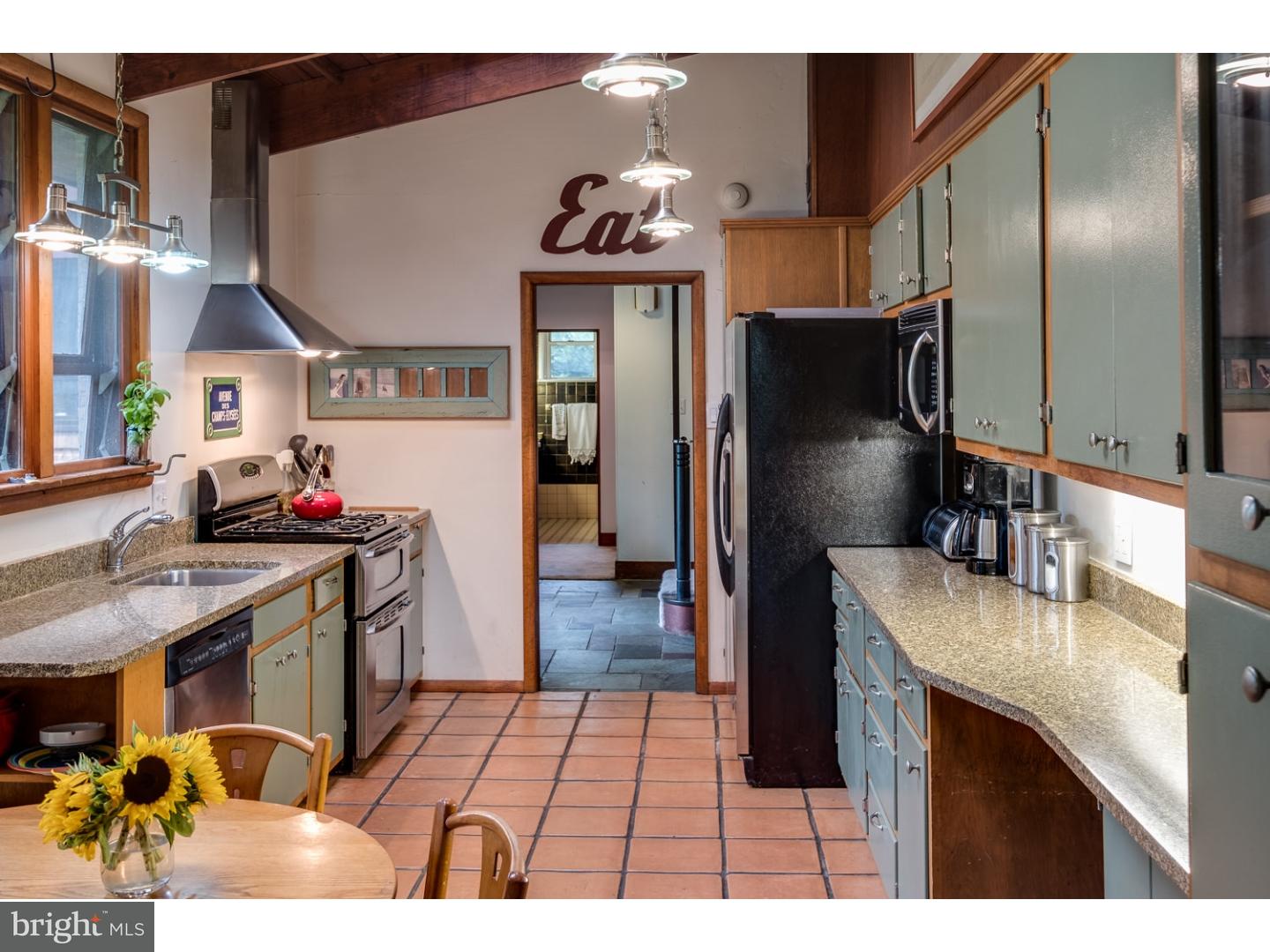 317 Ellis Road Havertown, PA 19083 - Photo 7 of 15