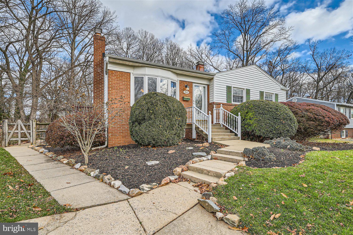 214 Rolling Road Gaithersburg, MD 20877 - Photo 2 of 24 Gallery Image 2