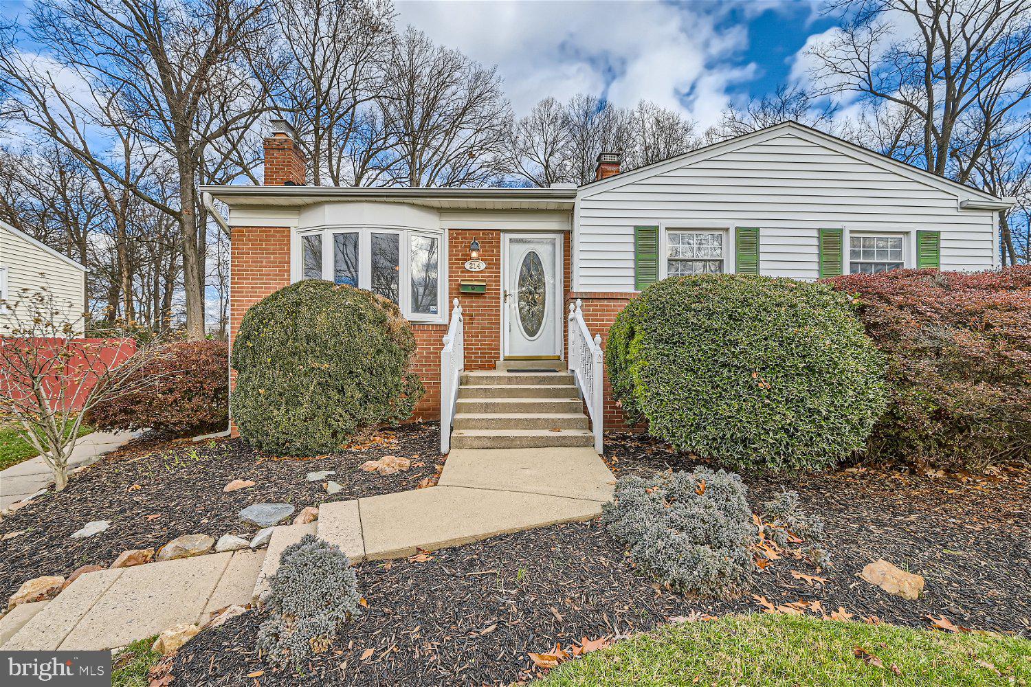 214 Rolling Road Gaithersburg, MD 20877 - Photo 3 of 24 Gallery Image 3