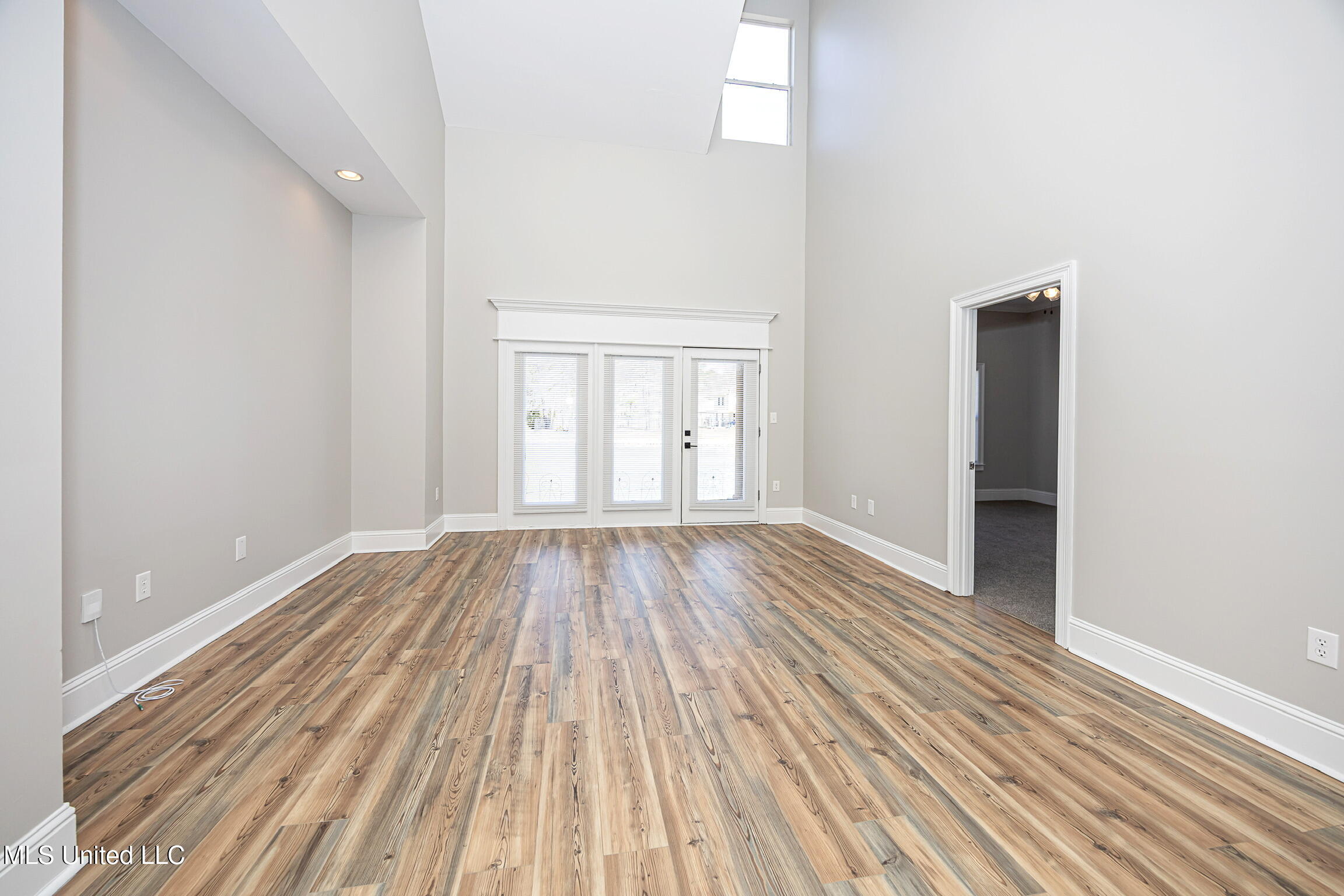 212 Capri Place, Unit 212 Ocean Springs, MS 39564 - Photo 11 of 44 Great Room 1