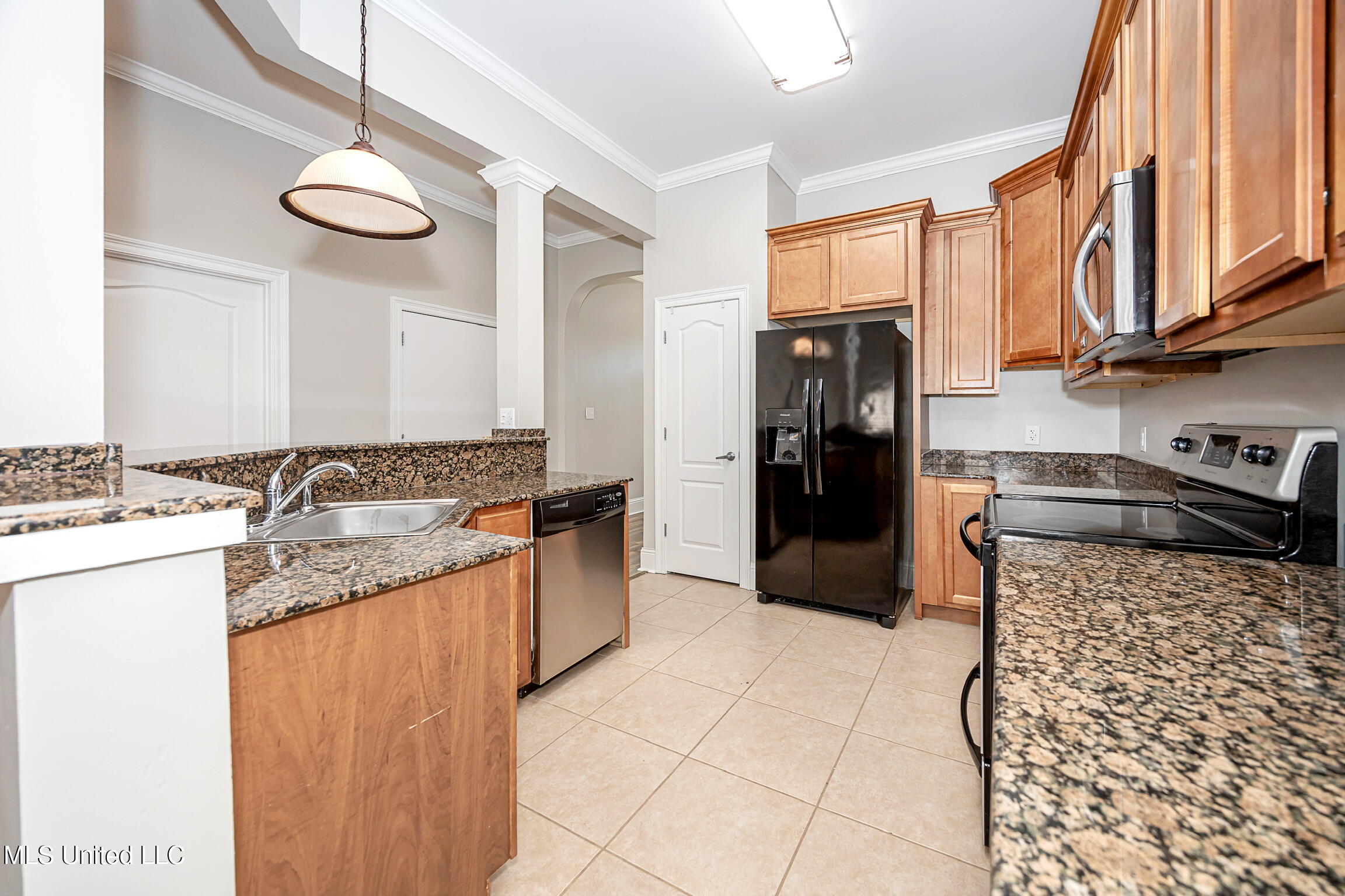 212 Capri Place, Unit 212 Ocean Springs, MS 39564 - Photo 16 of 44 Kitchen 3