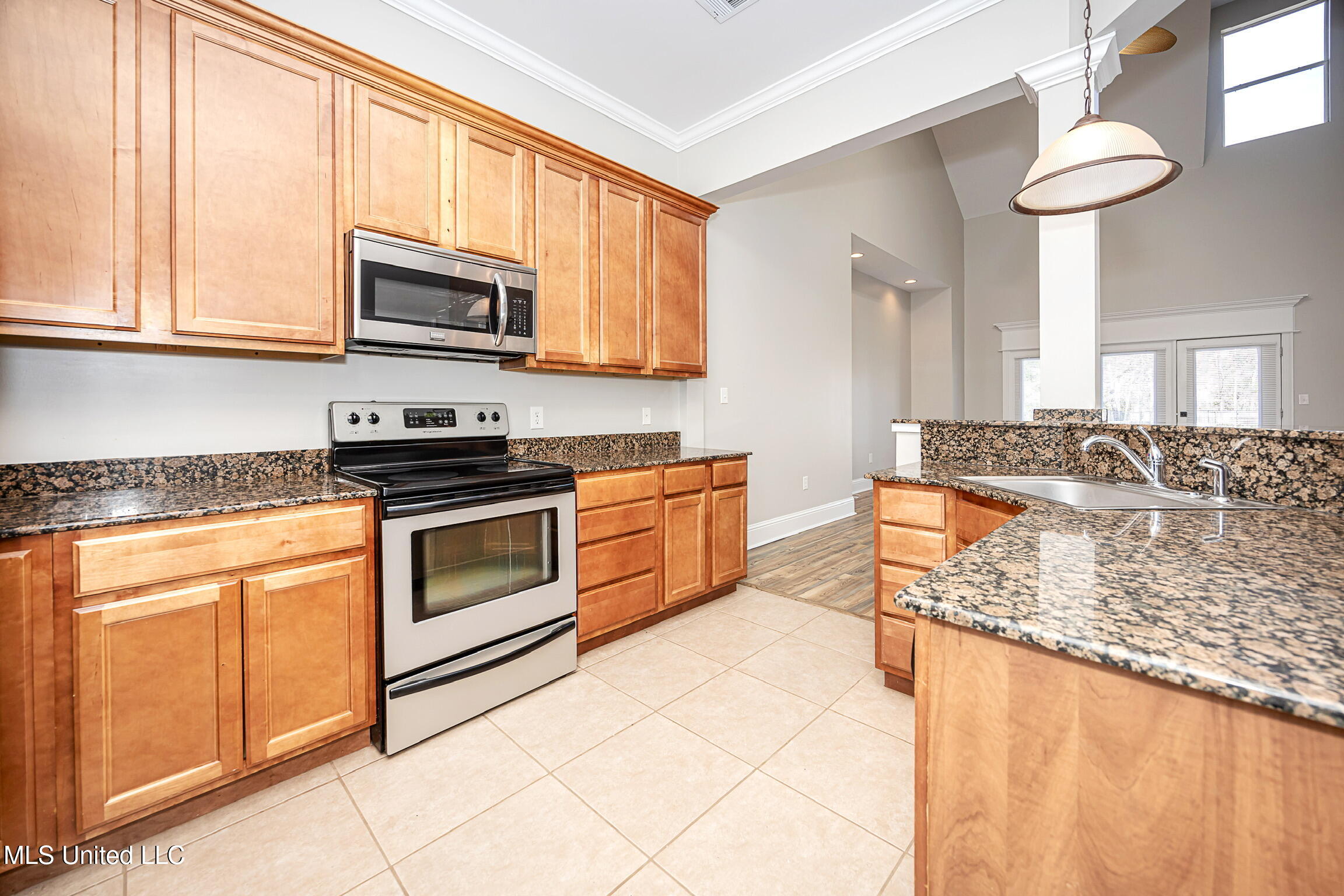 212 Capri Place, Unit 212 Ocean Springs, MS 39564 - Photo 17 of 44 Kitchen 4