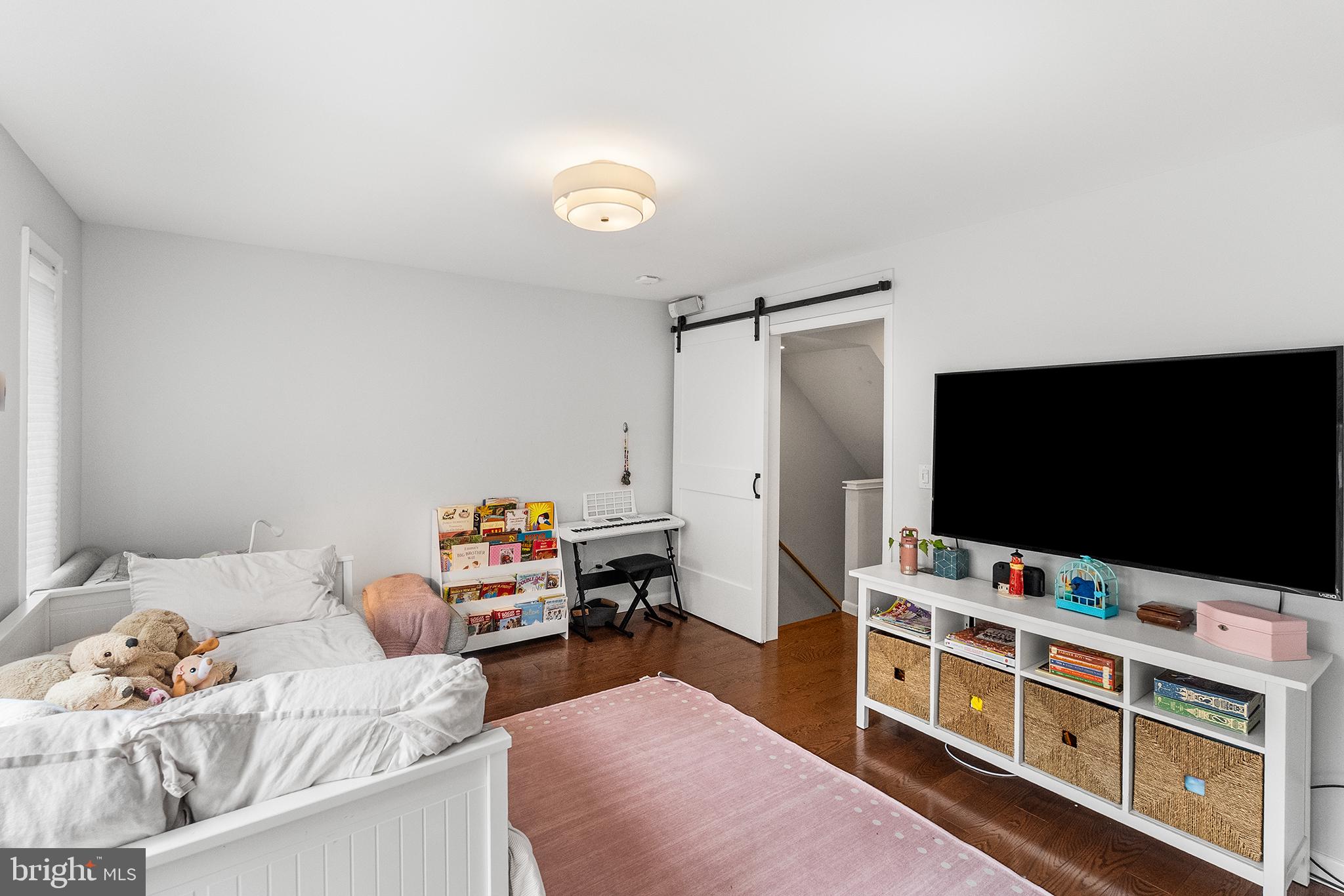 631 Addison Street Philadelphia, PA 19147 - Photo 10 of 25 2nd floor front bedroom