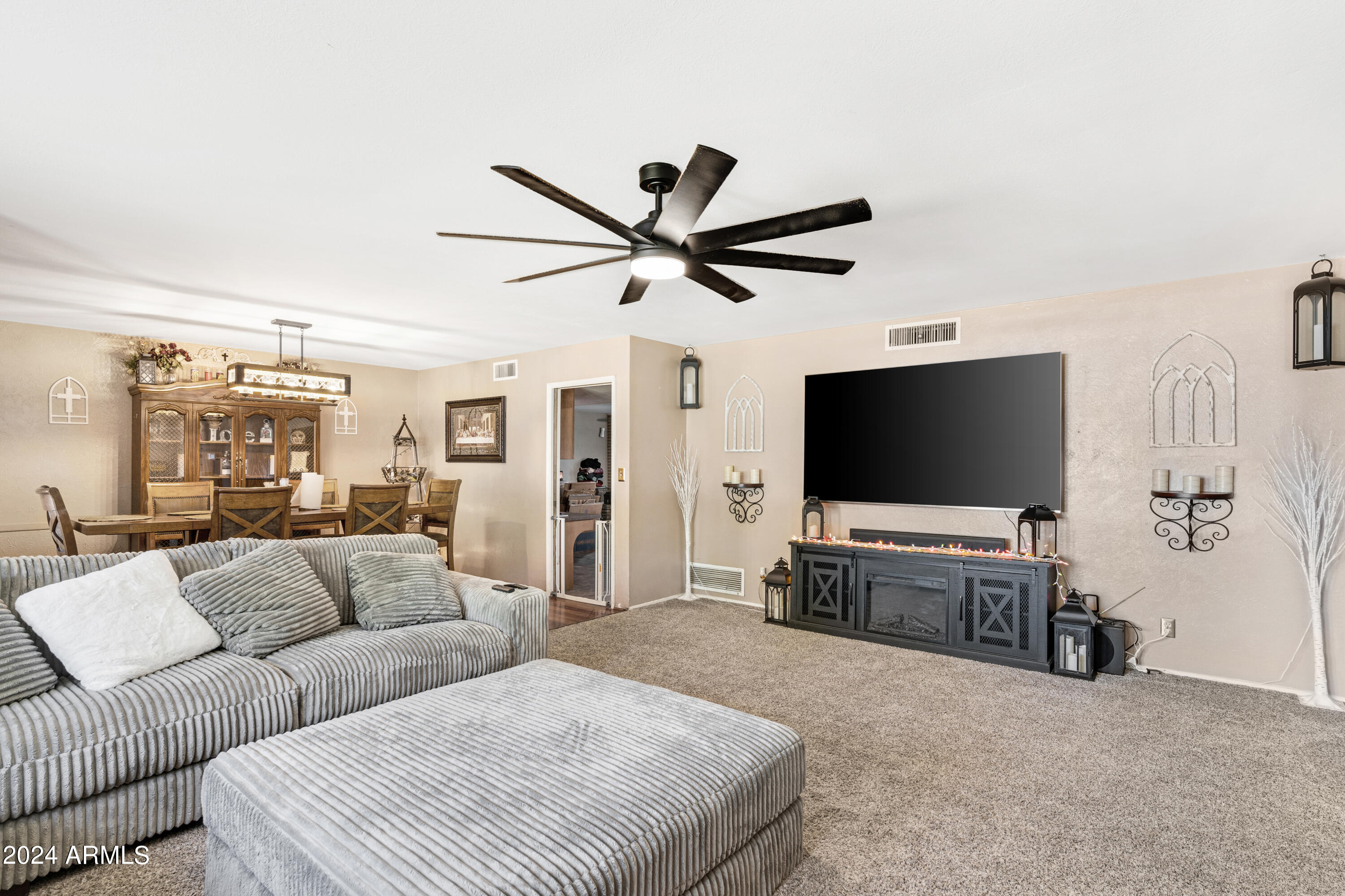 8026 South 13th Place Phoenix, AZ 85042 - Photo 12 of 48 DSC07961