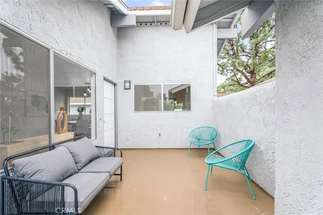 $765,000 | 9594 Pettswood Drive, Unit 4, Huntington Beach, CA 92646