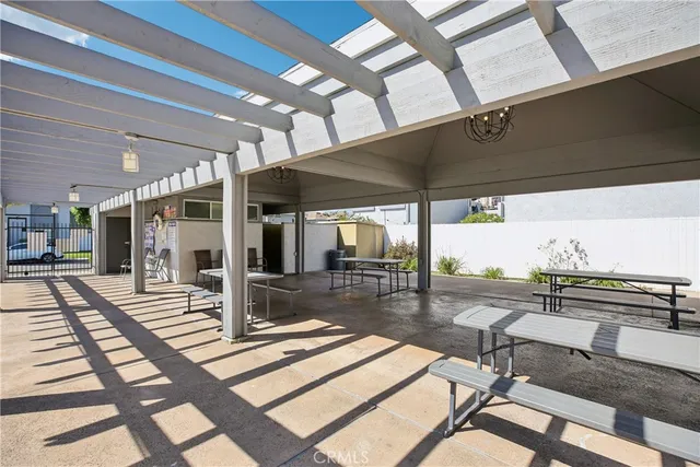 $765,000 | 9594 Pettswood Drive, Unit 4, Huntington Beach, CA 92646