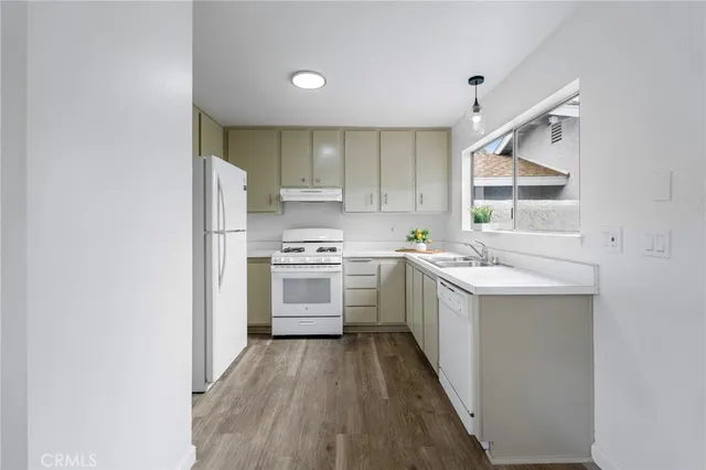 $765,000 | 9594 Pettswood Drive, Unit 4, Huntington Beach, CA 92646