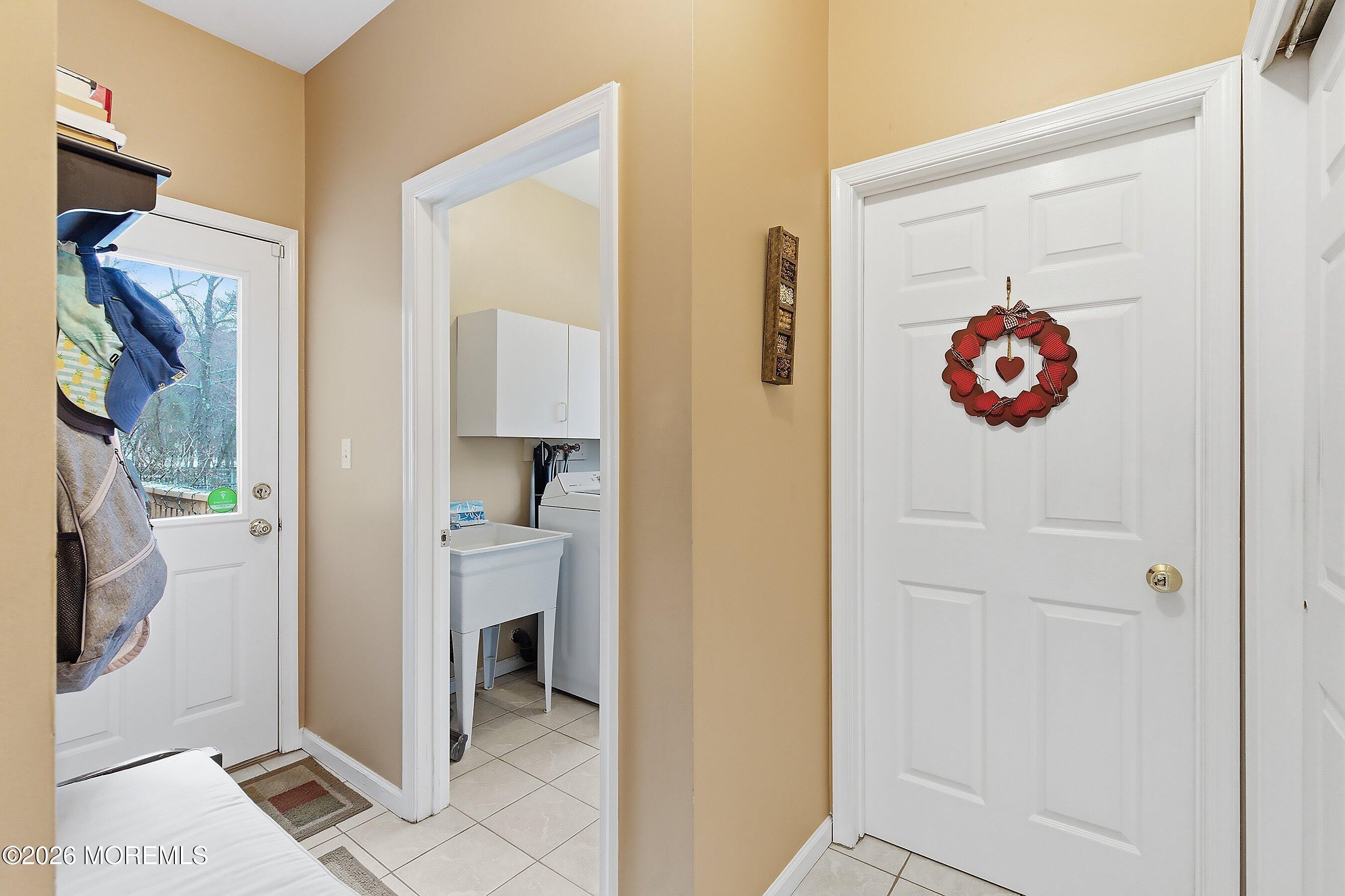 433 Meadowood Road Jackson, NJ 08527 - Photo 18 of 48 23-Back Hallway