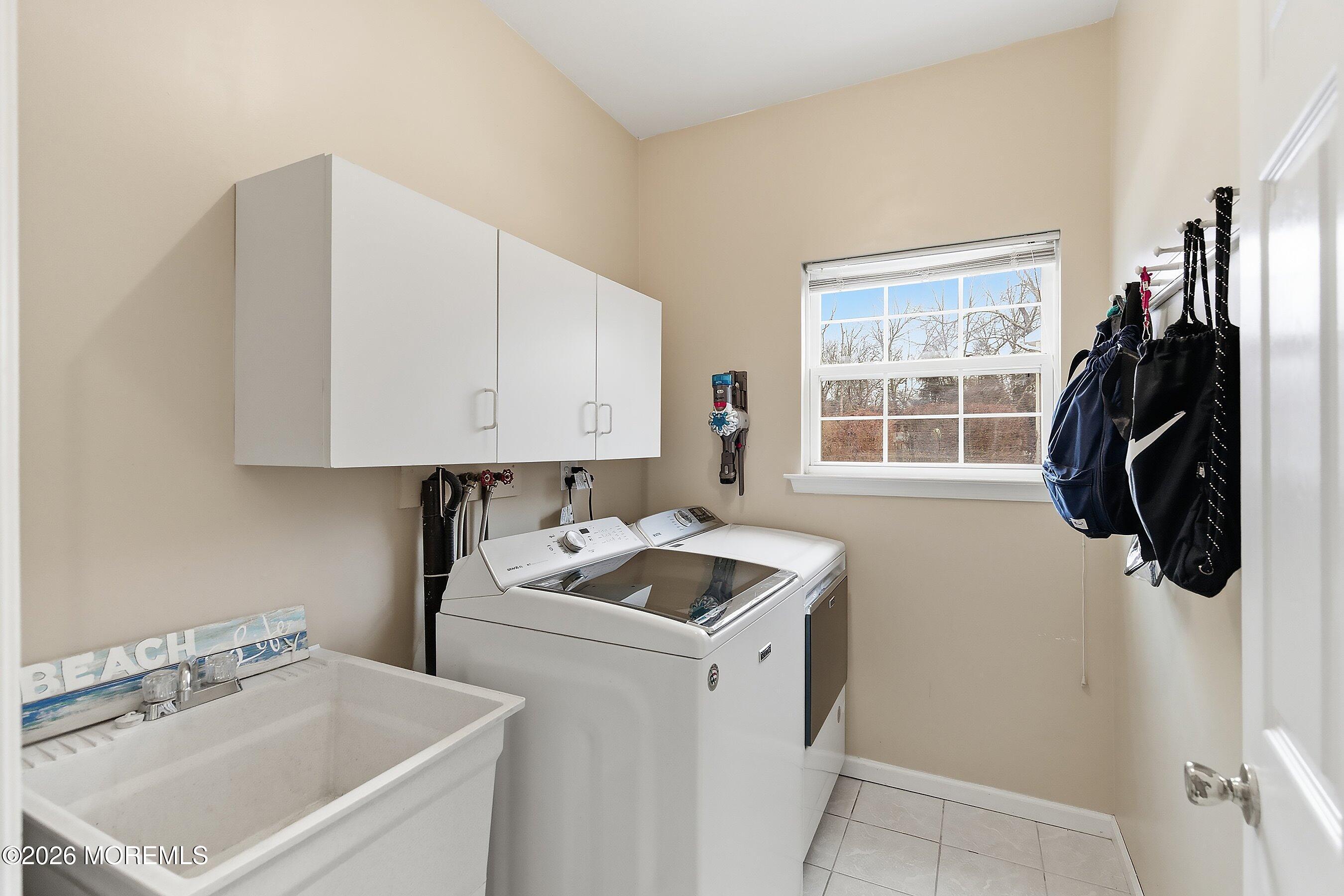 433 Meadowood Road Jackson, NJ 08527 - Photo 20 of 48 25-Laundry