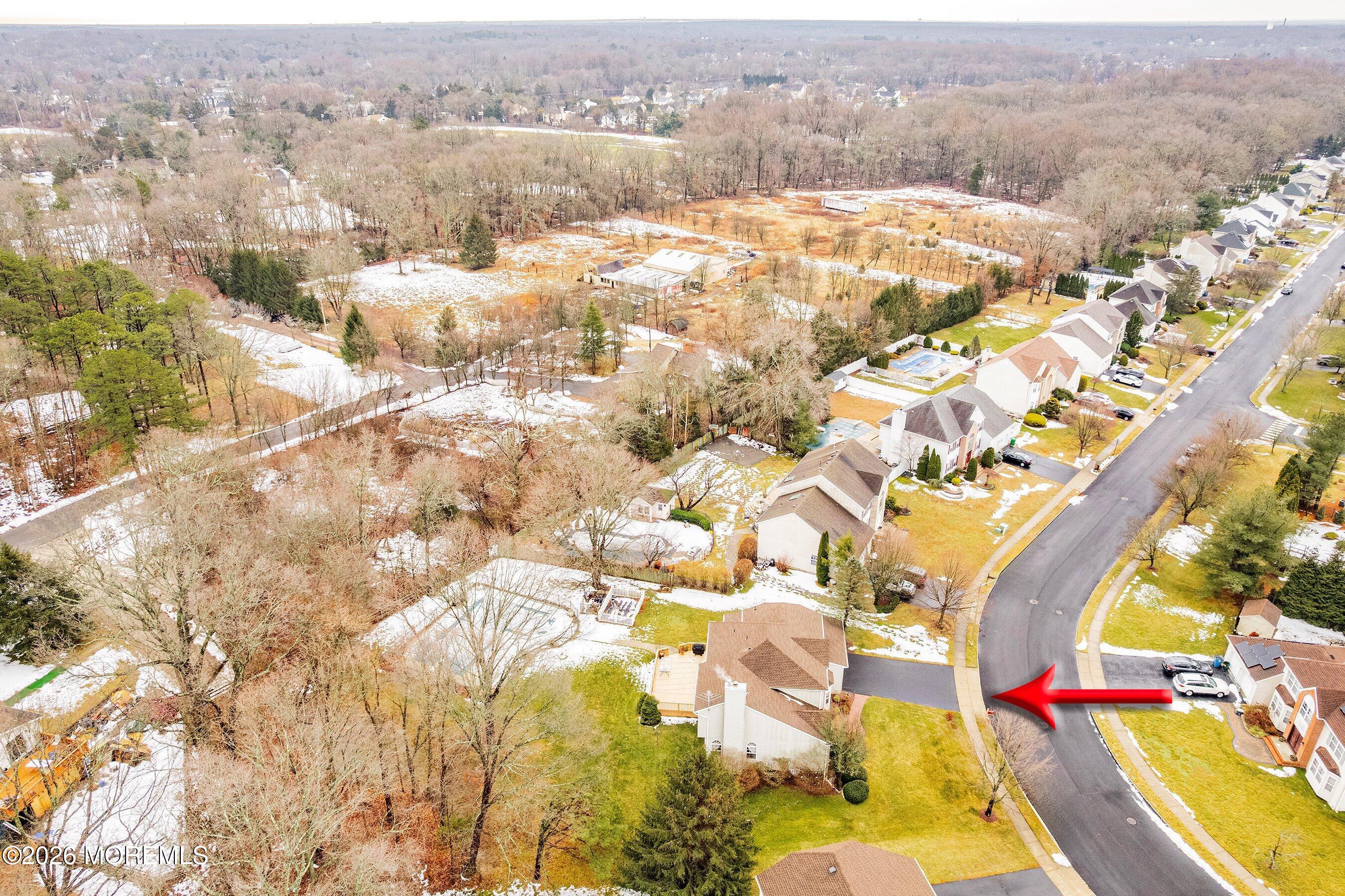 433 Meadowood Road Jackson, NJ 08527 - Photo 39 of 48 48-Left Aerial with arrow DRIVEWAY