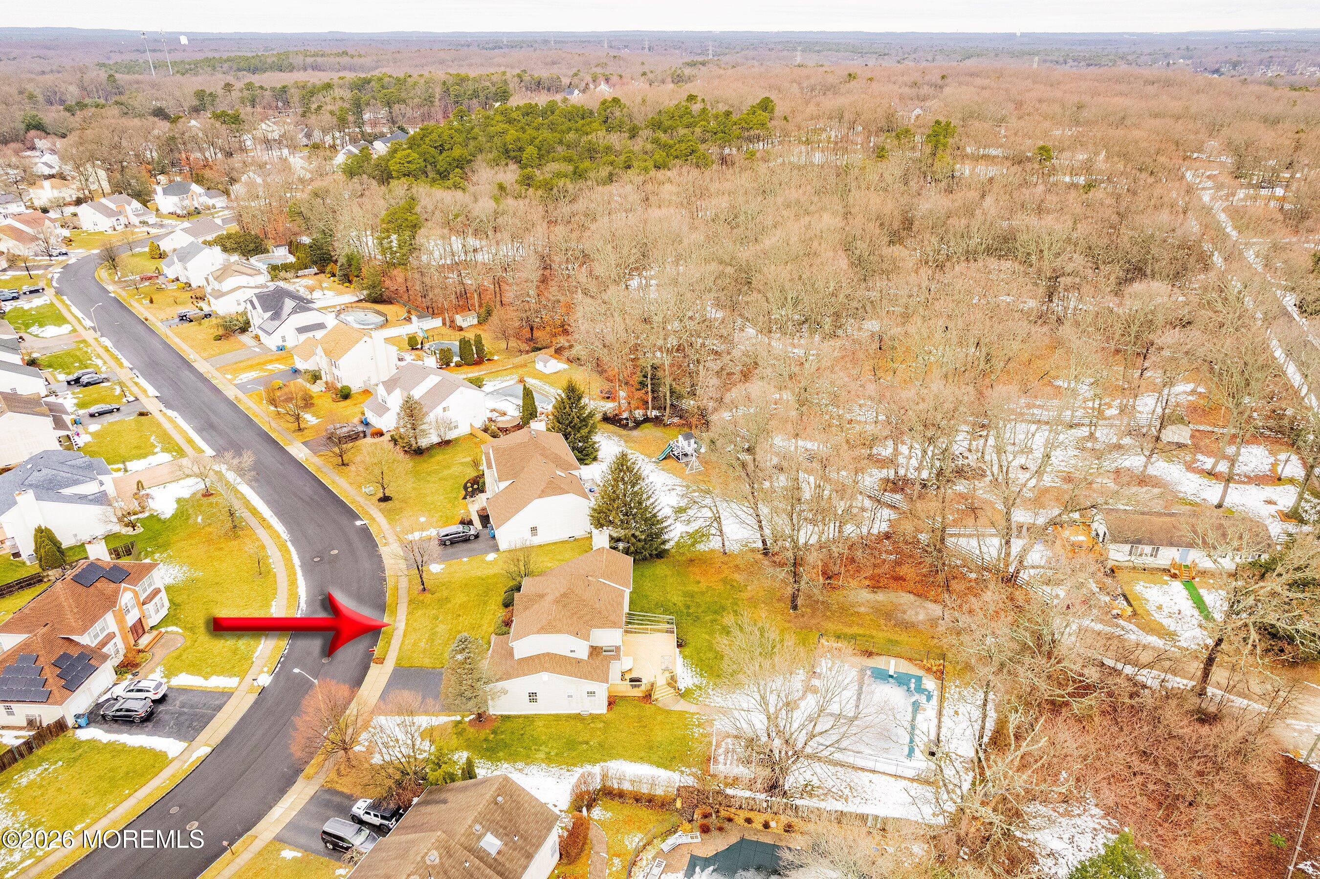433 Meadowood Road Jackson, NJ 08527 - Photo 40 of 48 52-Right Aerial with arrow DRIVEWAY